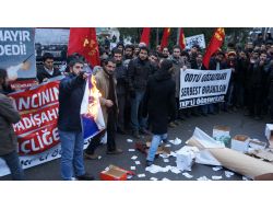 Patroit Füze Sistemini Protesto Eden Grup Nato Bayrağını Ateşe Verdi