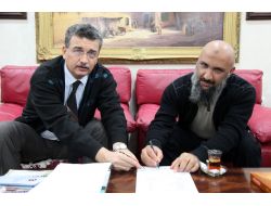 Suriyelilerin Kaldığı Kampları Gezen Katarlı İş Adamı 5 Milyon Lira Bağışladı