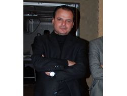 Balkondan Düşen Gazeteci Yoğun Bakımda Yaşam Mücadelesi Veriyor