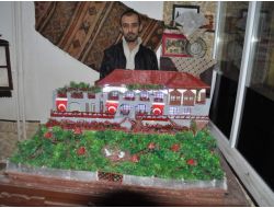 Mobilya Ustası, Atıklardan Tarihi Konak Maketi Yapıyor