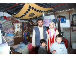 Yağmurdan Korunmak İçin Evin Tavanına Battaniye Astılar