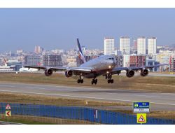 Uçaklar, Eds Eşliğinde Havalanıyor..