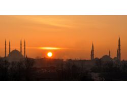 Selimiye Ve Üç Şerefeli Cami Arasından Güneşin Doğuşu
