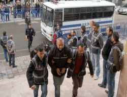 Süpürge Operasyonu Zanlısı 41 Kişi Adliyeye Çıkarıldı (2)