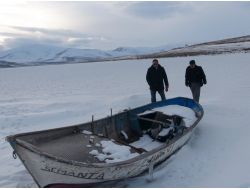 Eksi 30 Derece Soğuğu Gören Çıldır Gölü Buz Tuttu