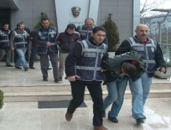 Çaldıkları Araçları Hurdalarıyla Değiştirerek Piyasaya Süren 'beyaz Şahin' Çetesi Yakalandı