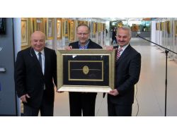 Havalimanında Hat Sergisi