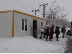 Depremzedeleri Soğuktan Koruyan Konteynerler Şimdi Bitlisleri Kardan Koruyor