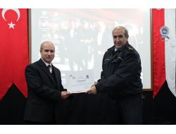 Polislere Adaylarına Nasihat: Muhabirin Makinesini Kırmak Çare Değil