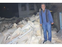 Mersin’de İki Katlı Bina Çöktü!