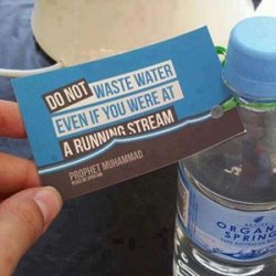 İsrafa dikkat çeken hadisli su şişesi!