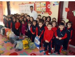 Minik Öğrenciler Suriyeli Mülteci Çocuklar İçin Kıyafetlerini Gönderdi