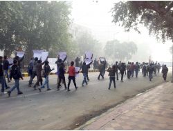 Hindistan'daki Protestolarında Yaralanan Polis Öldü