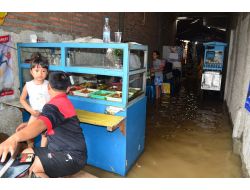 Endonezya'nın Başkenti Cakarta Sele Teslim