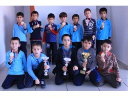 Yusuf Tanık Öğrencileri Satranç Turnuvasında İki Madalya Kazandı