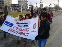 Muşlu Çocuklar, 'Silaha Hayır, Kitaba Evet' Dedi