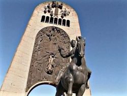 Gürcistan Sovyet Asker Anıtını Yıkıyor, Rusya Tepkili