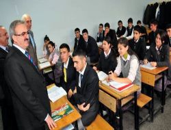 Van Valisi Karaloğlu Öğrencilerle Yemek Yedi