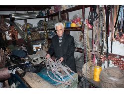 Mesleği Yok Oldu Denilmesin Diye Dükkanını Açık Tutuyor