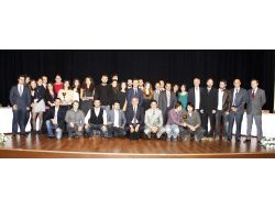 Üniversite Öğrencileri İzmir’de Münazara İçin Biraraya Geldi