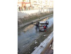 Tarsus'ta Kamyonet Sulama Kanalına Düştü: 2 Yaralı