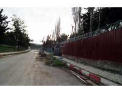 Yayladağı'ndaki Çadır Kentin Etrafı Çelik Tellerle Çevrildi