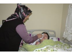 Baş Ağrısıyla Gittiği Hastanede Felç Geçiren Genç Kızın Ailesi Yardım Bekliyor