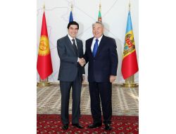 Berdimuhamedov'dan Nazarbayev'e Taziye
