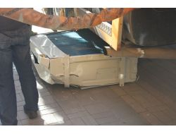 Ayağına 7 Metreden 100 Kiloluk Klima Düştü