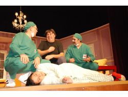 ‘şiddet Gören Kadınlar’ Tiyatroyla Gülümsedi