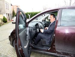 Toyota Arifiye Belediyesi'ne Otomobil Hediye Etti