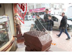 Uzunmehmet'in 80 Kiloluk Pastasını Yaptılar