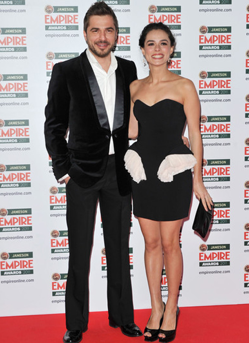 Özge'ye evlenme teklif etti!