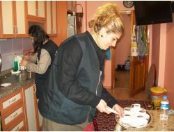 Polis, Bir Fincan Kahve İçmeye Geliyor