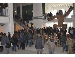 Odtü’de Yaşananları Kınayan Rektörü Protesto Ettiler