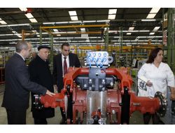 Başkan Yaşar'dan Traktör Fabrikasına Ziyaret