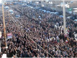 Şerafettin Elçi'yi Binlerce Seveni Uğurladı