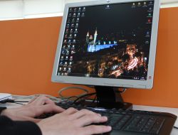 'Masaüstü Arka Plan Resmi Bilgisayarı Yavaşlatıyor'