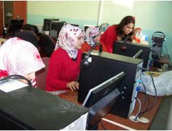 Köy Okulu Velilerine Bilgisayar Kursu