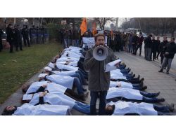 Uludere'nin Yıl Dönümünde Meclis Önünde 'Kefenli' Eylem