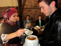 Turizm Ve Otelcilik Öğrencileri Yemek Yapmadaki Becerilerini Sergiledi