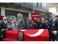 Trafik Kazasında Şehit Olan Kocaelili Er, Toprağa Verildi