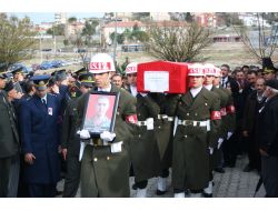 Yardıma Gittiği Sırada Şehit Düşen Onbaşı Son Yolculuğuna Uğurlandı