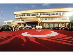 Öğretim Üyeleri Ve Öğrenciler Rektör Laçiner'e Destek Verdi