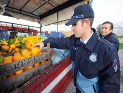İzmir'de Bu Yıl 3 Bin 500 Ton Kaçak Sebze Meyveye El Koyuldu