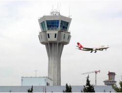 Pilotlar Hava Kontrolörleri İle Sorunlarını Çözüyor