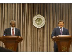 Davutoğlu: Suriye Konusunda Zihin Egzersizleri Yerine Somut Adımlar Atmalı