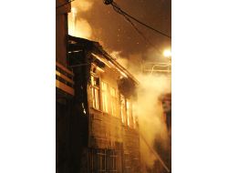 Ahşap Bina Cayır Cayır Yandı