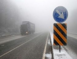 Bolu Dağı'nda Yoğun Sis, Trafik Akışını Olumsuz Etkiliyor!..