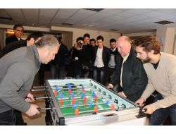 İngiliz Büyükelçiyle Fahri Konsolos Langırt Maçı Yaptı